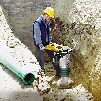 Costipatore verticale a noleggio a Roma